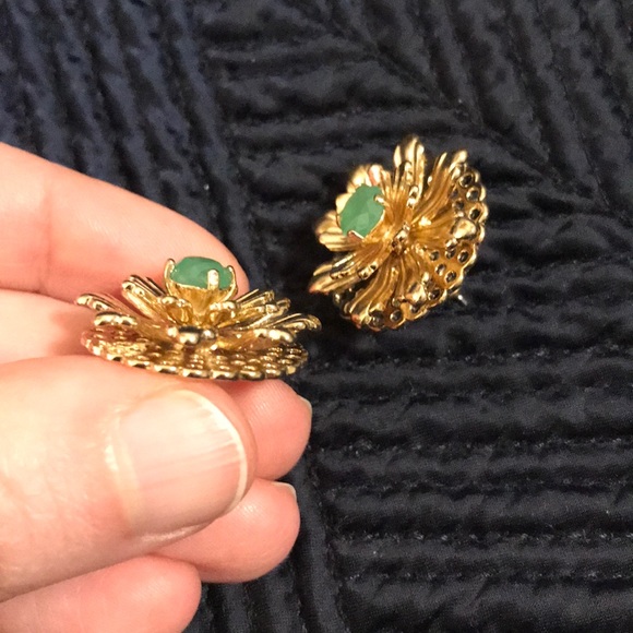 Banana Republic gold metal flower earrings - Picture 4 of 4